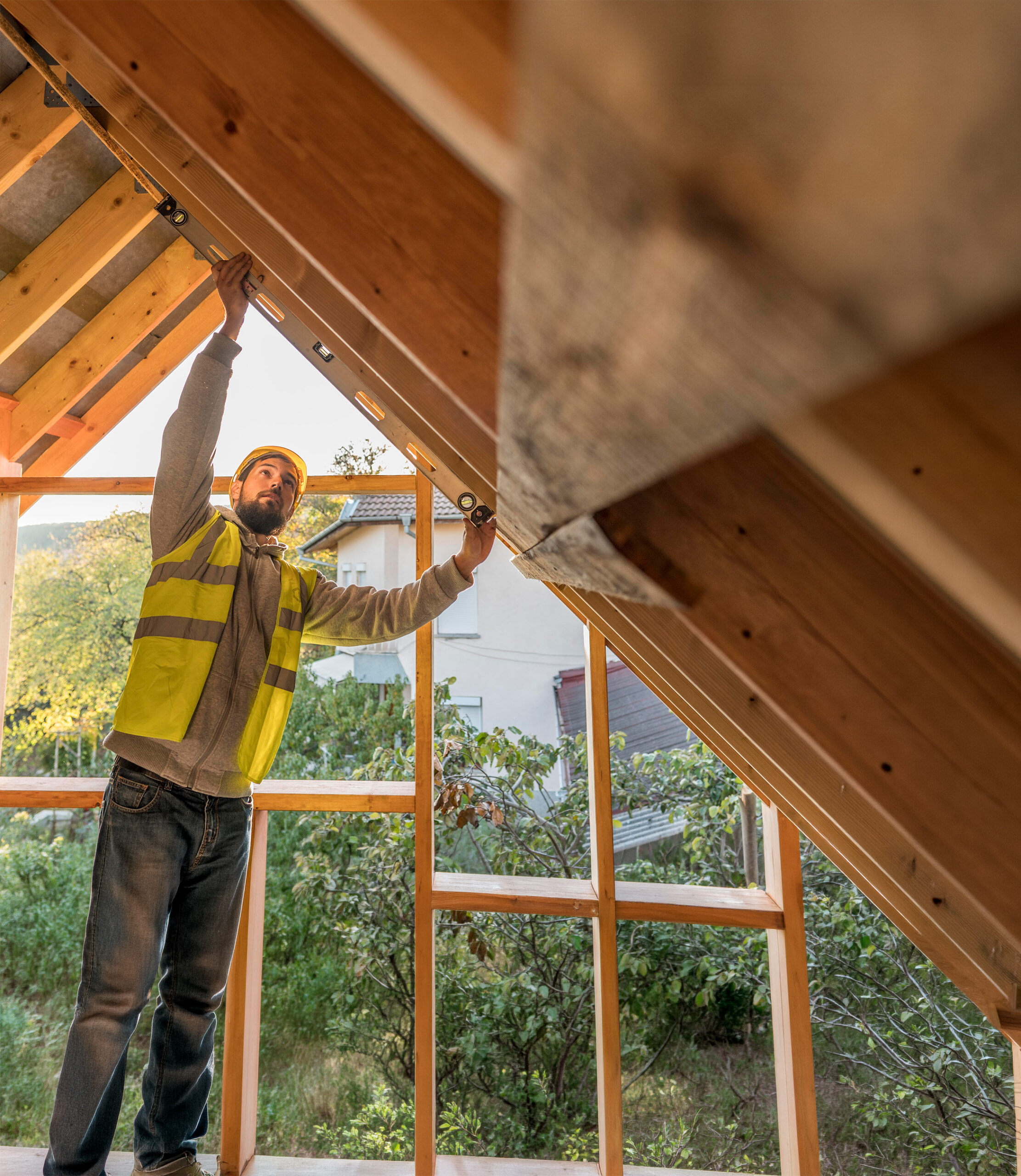carpenter-man-working-roofrt